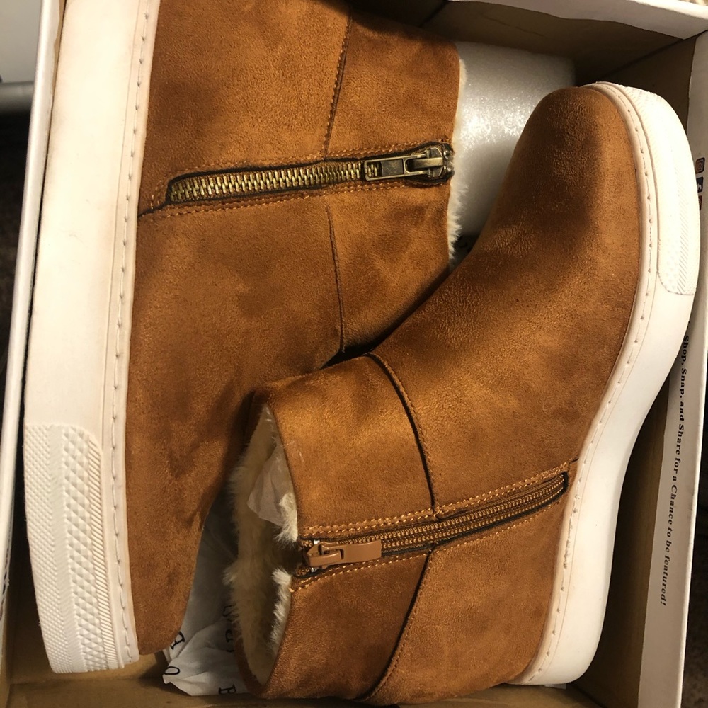 BRAND NEW NEVER WORN SUEDE FUR BOOTIES